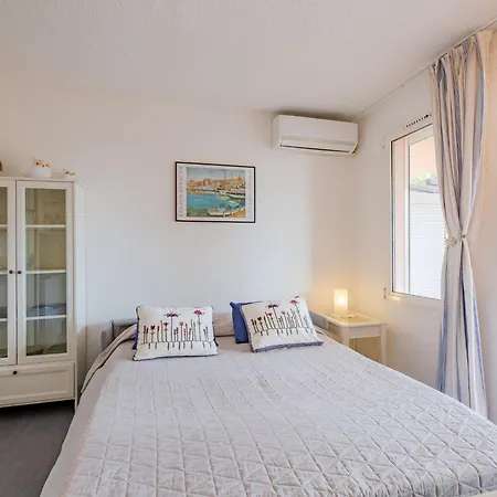 Les Coteaux De La Nartelle-31 By Interhome Apartment *